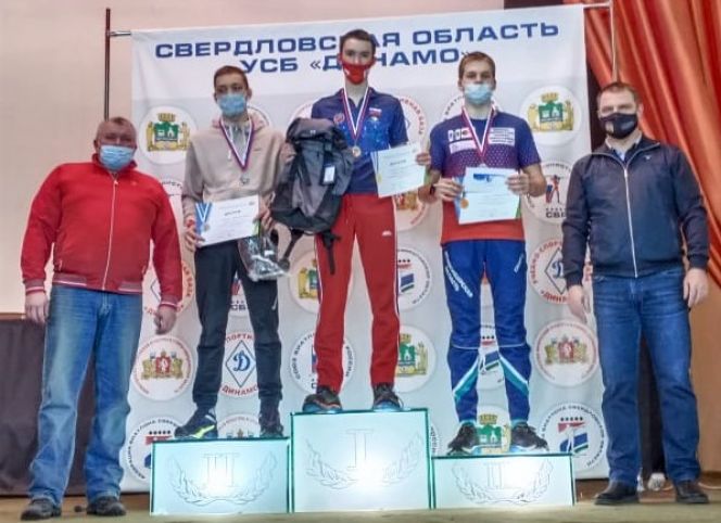 На фото: Леонид Кульгускин (в центре) на церемонии награждения