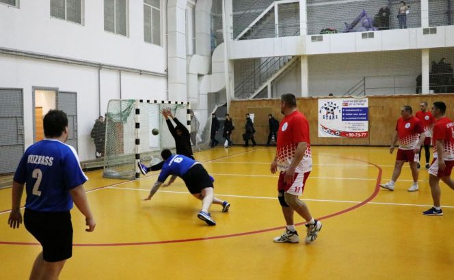 Через десять лет гандбол вернулся. Фоторепортаж с матча Алтайский край - Новокузнецк