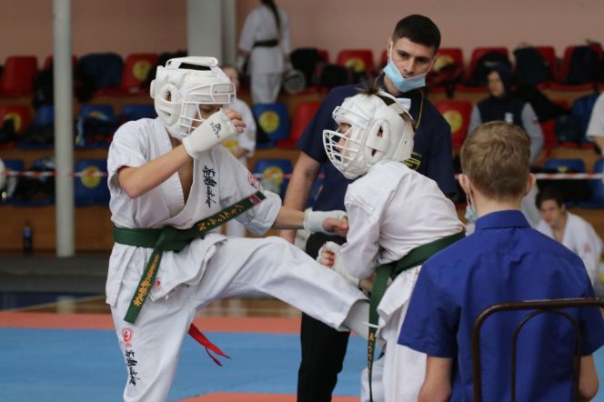 Более 200 спортсменов приняли участие в первенстве края по киокусинкай (фото)