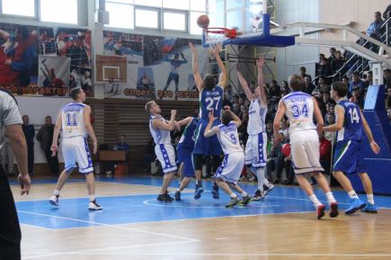 «АлтайБаскет» стартовал в баскетбольной Суперлиге с поражения от «Новосибирска» – 74:81.