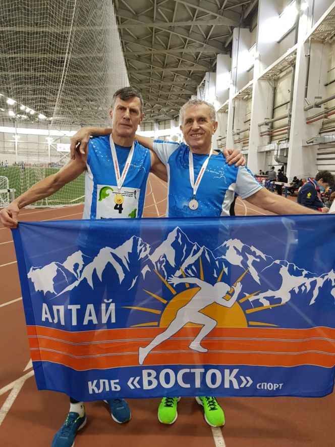 Игорь Озюменко (слева) и Александр Школькников представляли в Казани клуб бега "Восток Спорт" 