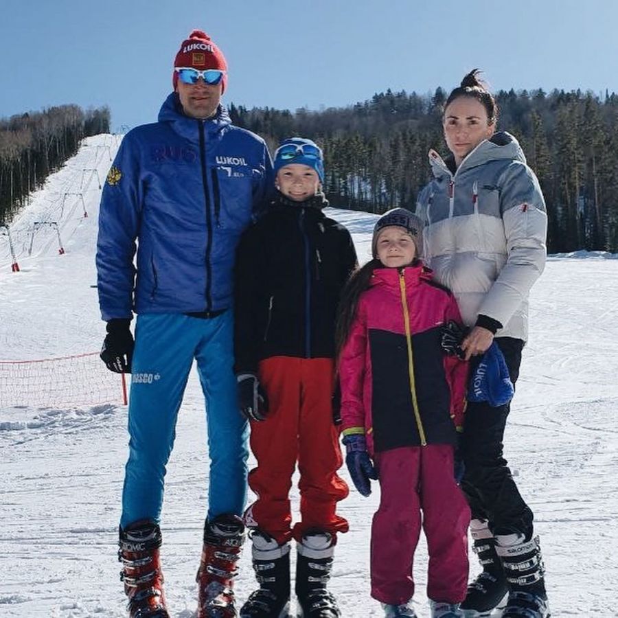 Артемий Гельманов с семьей