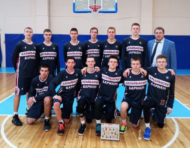  Команда СШОР "АлтайБаскет" нанесла поражение фавориту группового турнира ДЮБЛ, но осталась при своих