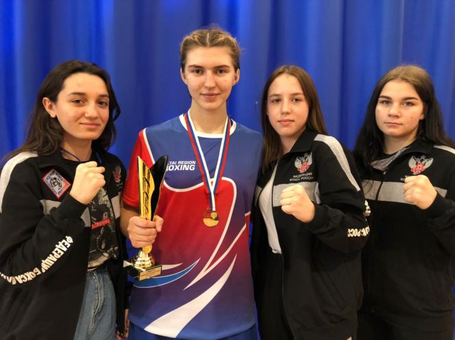Альбина Кудинова - победительница, Валерия Воронцова - серебряная медалистка первенства России среди юниорок 