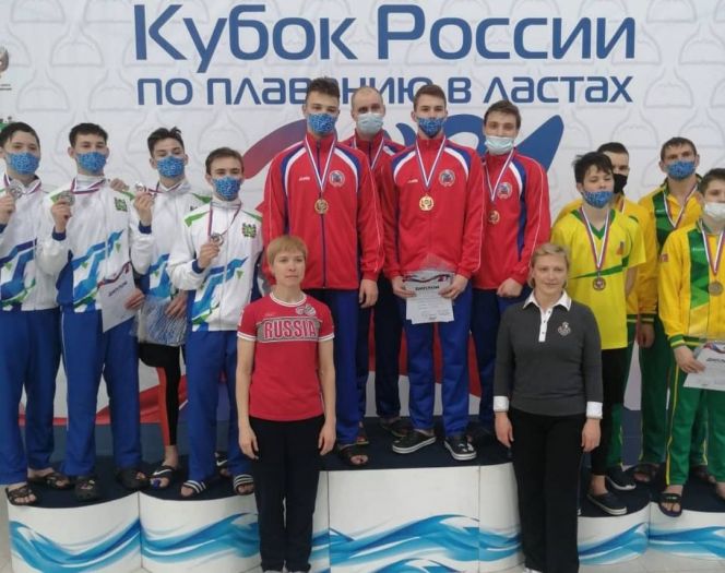 На фото в центре: золотой квартет Яков Стрюков, Сергей Борисов, Руслан Скрынник Константин Пахомов