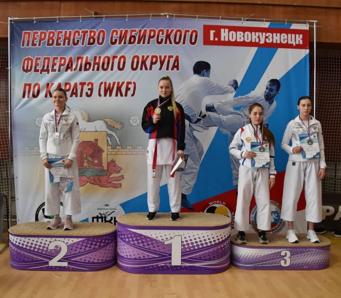 На окружном первенстве по карате WKF среди кадетов и юниоров алтайские спортсмены завоевали 11 путевок на первенство России
