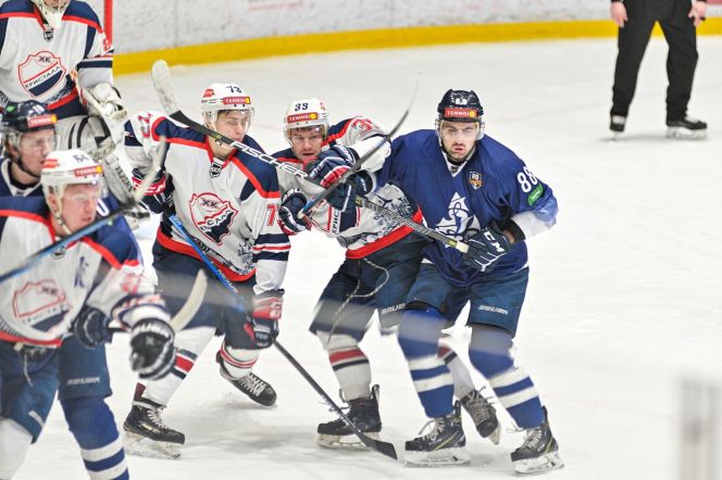 Фрагмент матча "Динамо-Алтай" - "Кристалл"