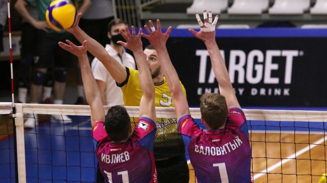 «Университет» в трех сетах проиграл «Магнитке» 