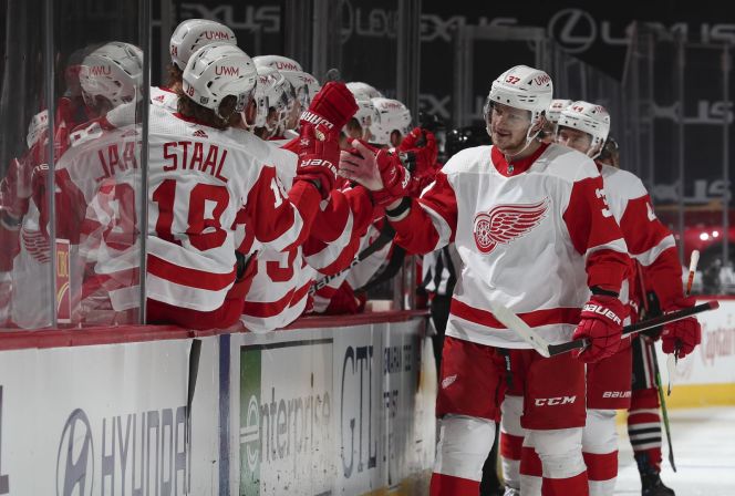 Евгений Свечников провел первый матч в сезоне за «Детройт» и набрал два очка. Фото twitter.com/DetroitRedWings