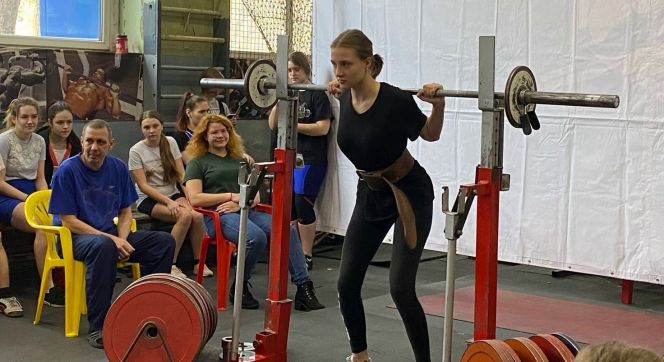 В Бийске завершилось юношеское первенство Алтайского края в троеборье 