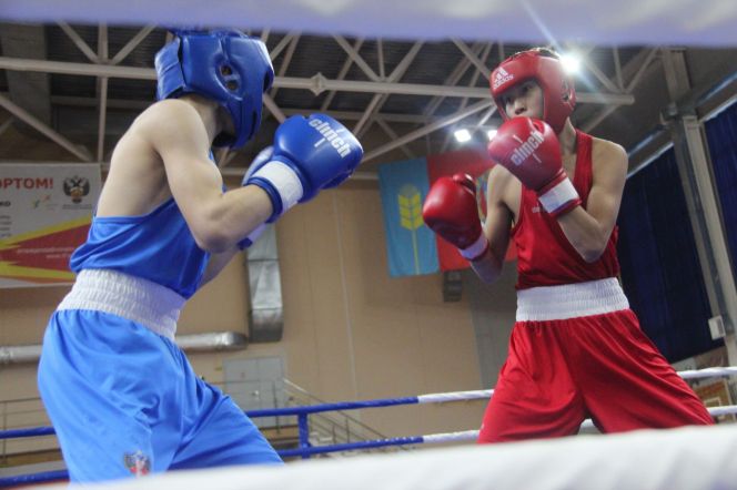 В Барнауле началось юниорское первенство Сибирского федерального округа среди спортсменов 17-18 лет