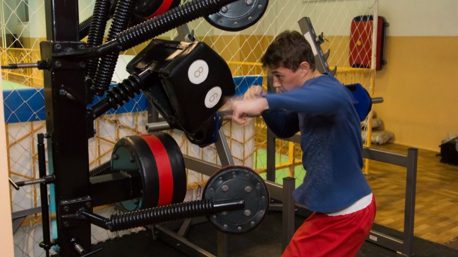 Тренировка по боксу в СДЮШОР «Алтайский ринг». Фото: Олег Богданов