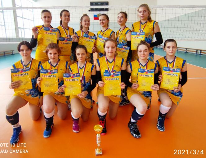 В Заринске состоялся окружной этап Всероссийских соревнований "Летающий мяч" среди девушек до 15 лет