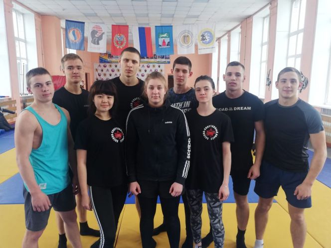 Веселее вместе! Ребята из Алтайского краевого педагогического лицея решили сдавать норматив всей группой. И успешно справились с испытанием!