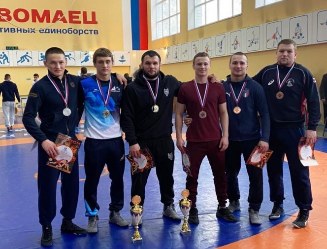 Борцы-классики Алтайского края завоевали шесть путевок на первенство России среди юниоров до 24 лет