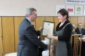 На очередном заседании коллегии крайспортуправления ряду работников физической культуры и спорта были вручены награды Министерства спорта РФ и Алтайского края. 