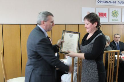 На очередном заседании коллегии крайспортуправления ряду работников физической культуры и спорта были вручены награды Министерства спорта РФ и Алтайского края. 