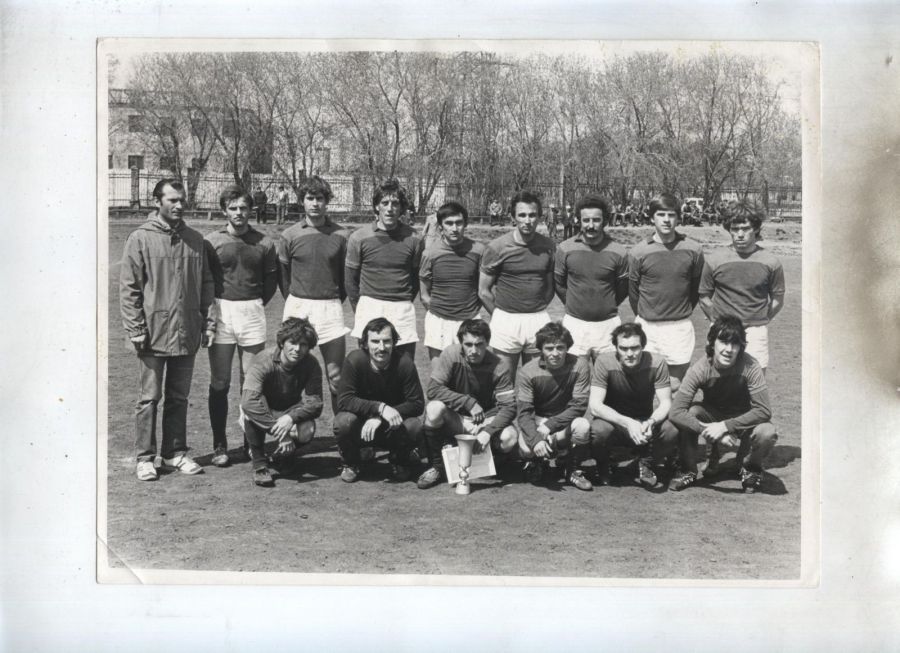 "Полимер" - обладатель Кубка Барнаула 1983 года. Стоят слева направо: Василий Михайлович Василишин, Михаил Мурашкин, Павел Сальников, Владимир Капустин, Олег Казанов, Борис Филиппов, Владимир Бондарев, Владимир Букасов, Евгений Филиппов. Сидят: Владимир Сироткин, Сергей Шуваев, Виталий Морозов, Сергей Семилутских, Сергей  Кузиков, Сергей Чудов