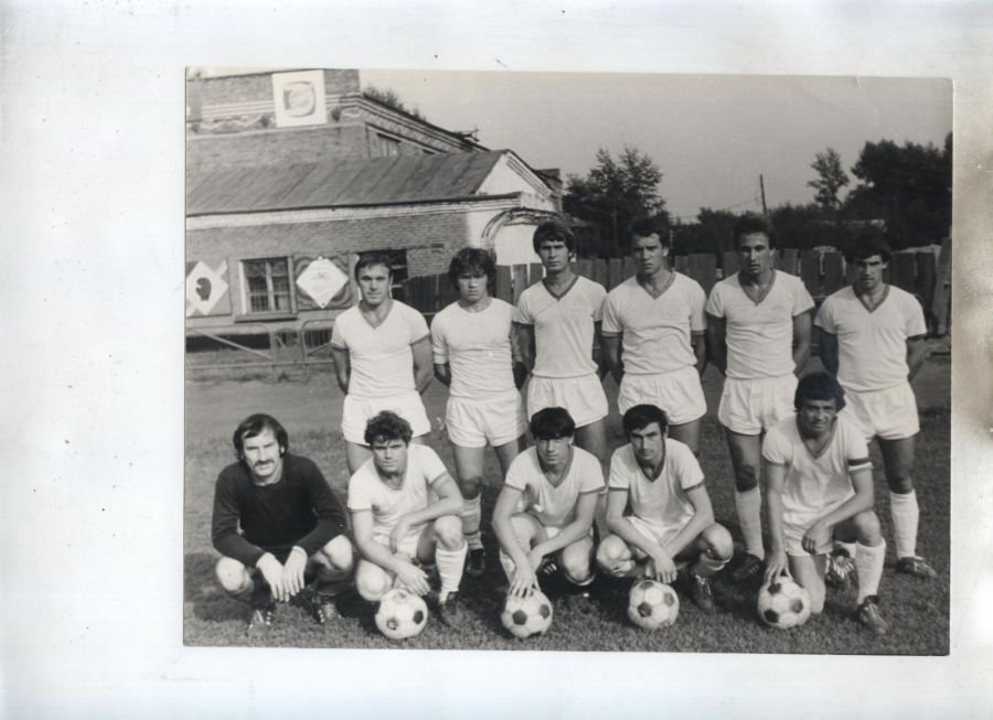 «Полимер» в 1981 году. Стоят слева направо: Анатолий Подзоров, Евгений Филиппов, Павел Сальников, Геннадий Зайчиков, Борис Филиппов, Виталий Морозов. Сидят: Сергей Шуваев, Владимир Лугин, Виталий Дворянкин, Олег Казанов, Сергей Семилутских