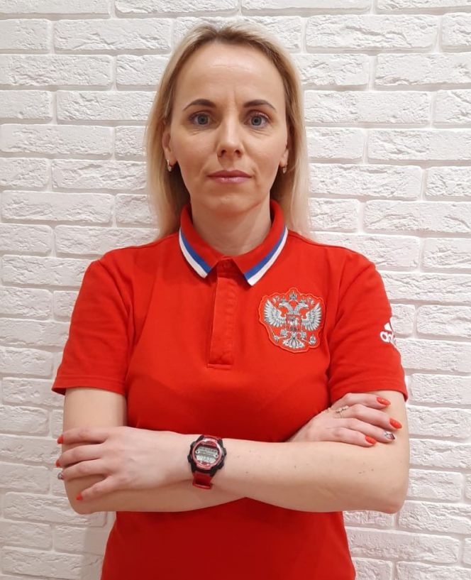 Тренер СШОР по футболу Алексея Смертина Оксана Жбанникова