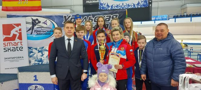 Сборная Алтайского края с кубком за третье место 