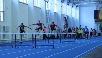 В Барнауле состоялось открытое первенство края по легкой атлетике на призы заслуженного мастера спорта Сергея Шубенкова (фото). 