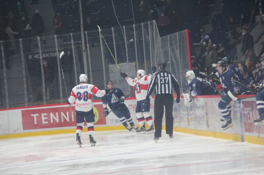 ХК "Динамо-Алтай" уступил в первом матче 1/2 финала Кубка Федерации "Красноярским Рысям"