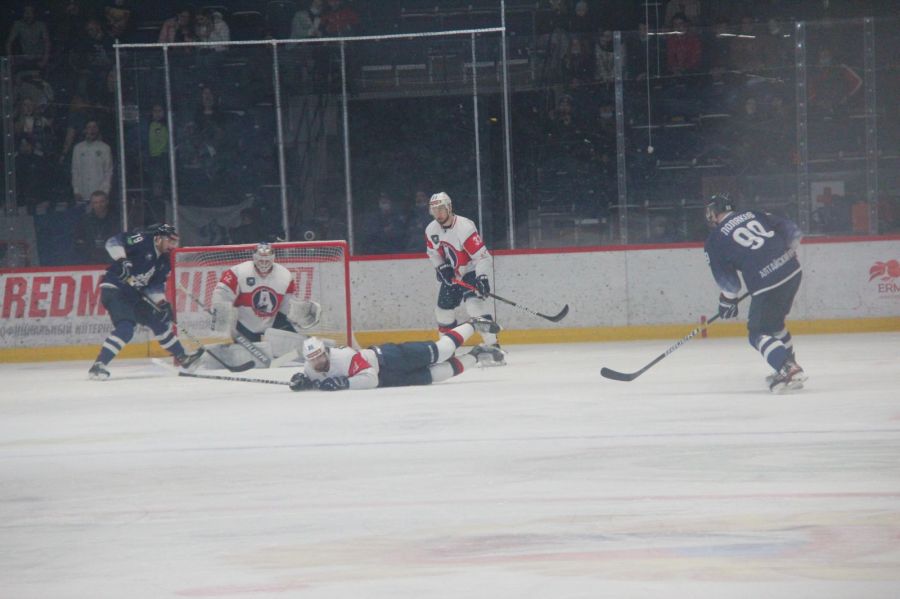 ХК "Динамо-Алтай" уступил в первом матче 1/2 финала Кубка Федерации "Красноярским Рысям"