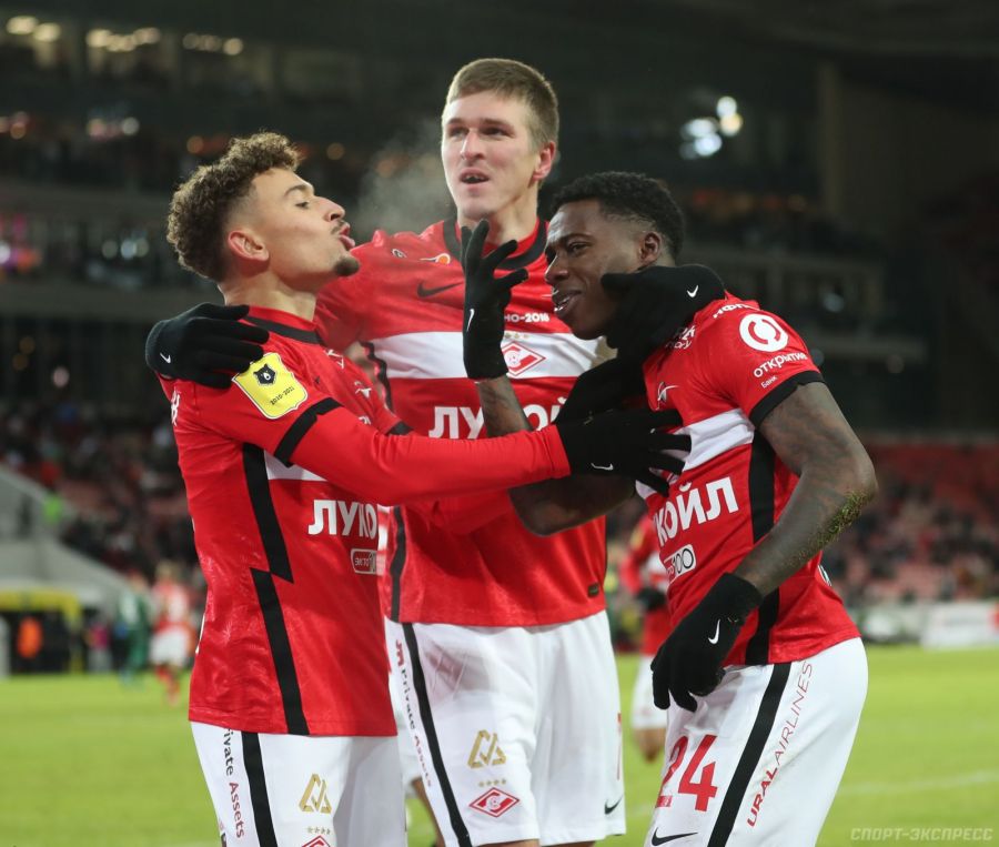 7 марта. Москва. «Спартак» — «Краснодар» — 6:1. Спартаковцы Джордан Ларссон, Александр Соболев, Квинси Промес (слева направо). Фото Александр Федоров, «СЭ»