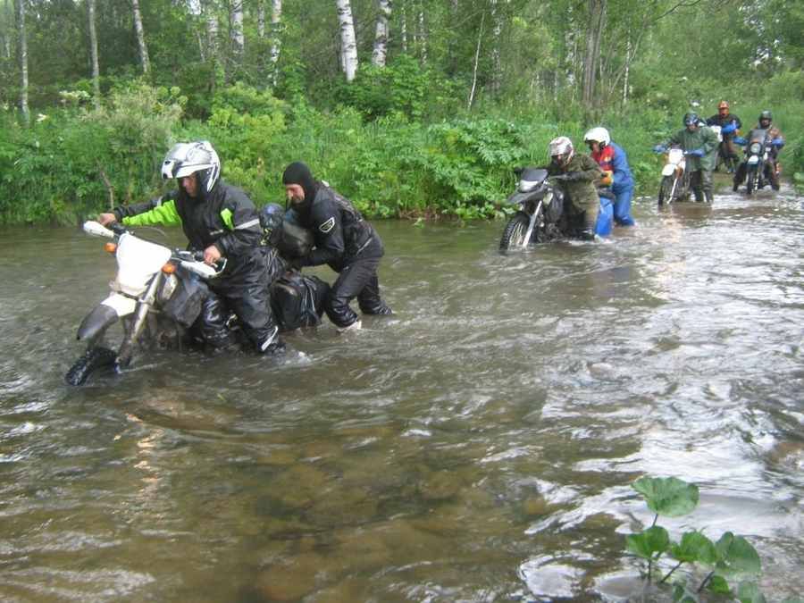 Экспедиция “Заповедные тропы Алтая”. Форсирование реки Чёрной. Фото из архива Виктора Пантыкина