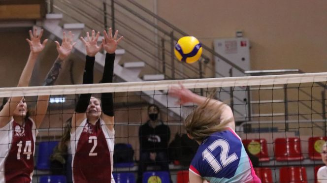 Волейболистки «Алтая-АГАУ» на тай-брейке победили «Ангару» 