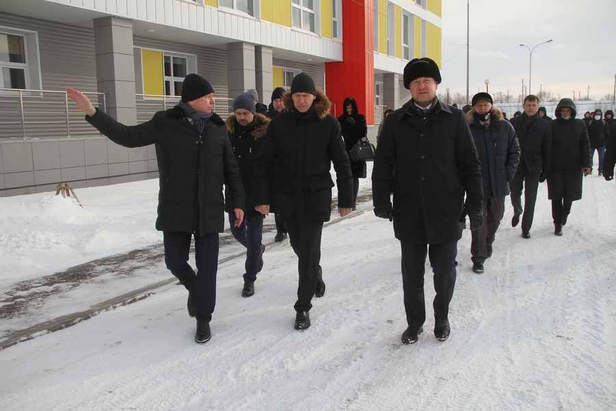 Юрий Шамков знакомит Министра спорта РФ Олега Матыцина и Губернатора Алтайского края Виктора Томенко с инфраструктурой гребного канала. Фото Ярослава Махначёва