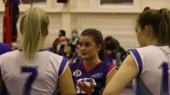 «Алтай-АГАУ» завершил сезон поражением на тай-брейке от самарской «Искры» 