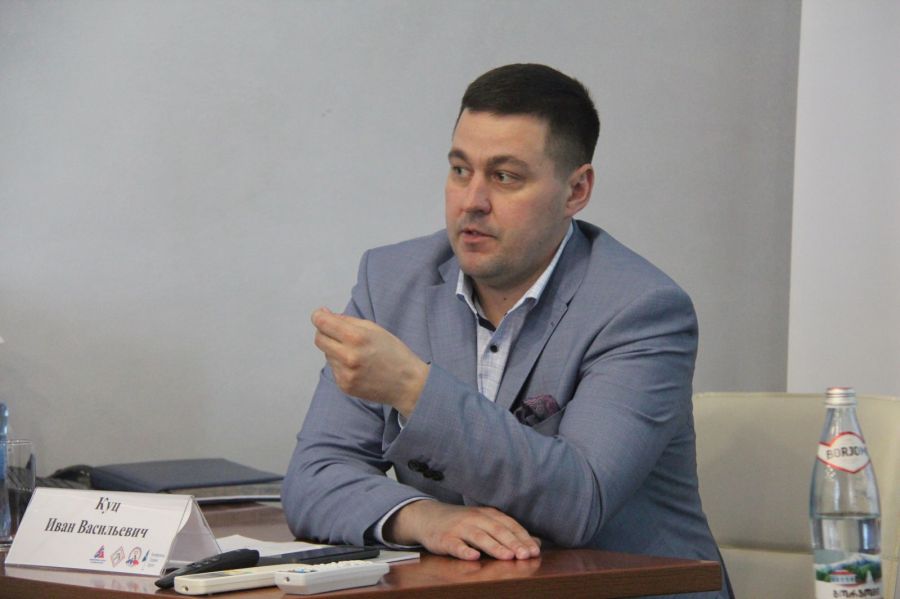 В Барнауле состоялась пресс-конференция Федерации бокса Алтайского края, посвященная подготовке к первенству России среди юниоров