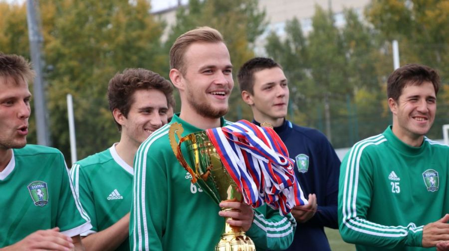 16 сентября 2020 год. Барнаул. Стадион "Полимер". Только что молодёжка "Томи" выиграла 19-й турнир памяти заслуженного тренера РСФСР Василия Фомичёва 