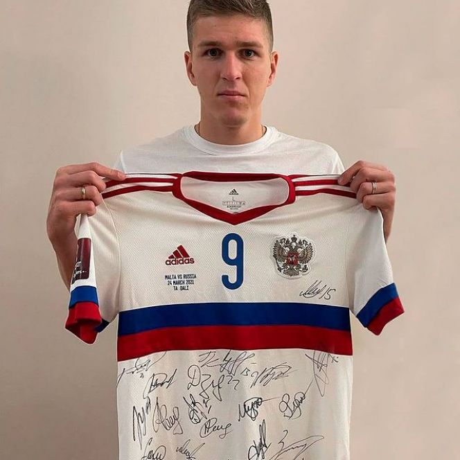 Александр Соболев организовал благотворительный аукцион