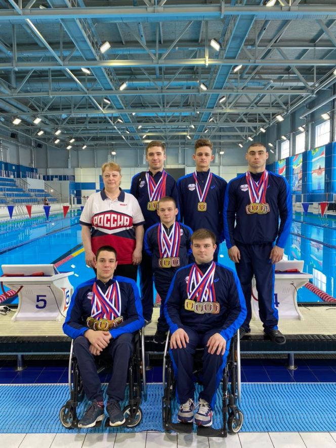 Заслуженный тренер России Елена Соколова и её воспитанники 