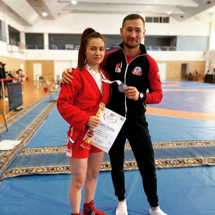 На фото: Элеонора Шимпф и тренер Владимир Жданов