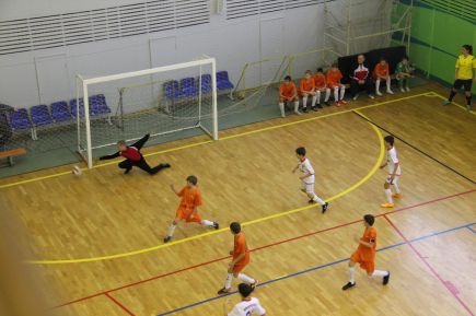 В Барнауле завершился детский турнир по мини-футболу "Рождественские каникулы".