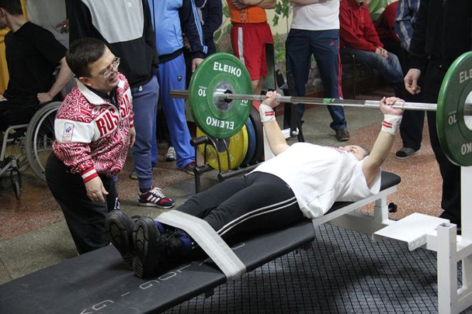 В Барнауле состоялся Кубок Алтайского края по пауэрлифтингу среди спортсменов с ПОДА на призы спортклуба «Патриот» (фото).