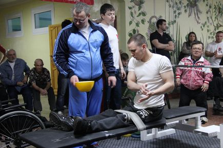 В Барнауле состоялся Кубок Алтайского края по пауэрлифтингу среди спортсменов с ПОДА на призы спортклуба «Патриот» (фото).
