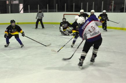 В Заринске финишировал краевой финальный турнир на призы клуба  "Золотая шайба" им. А.В. Тарасова среди юношей 2002-2003 годов рождения.