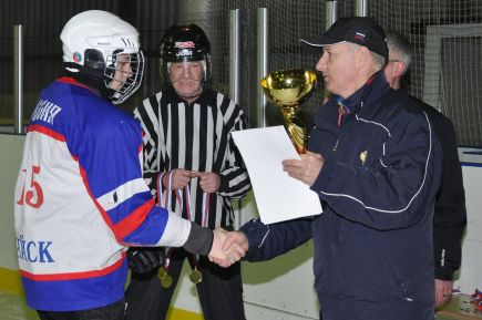 В Заринске финишировал краевой финальный турнир на призы клуба  "Золотая шайба" им. А.В. Тарасова среди юношей 2002-2003 годов рождения.