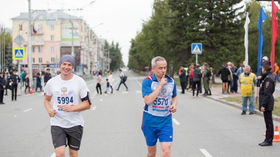 "Форресты Гампы". Зачем жители Барнаула бегают марафоны и как это изменило их жизнь