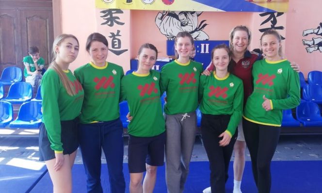 Проявили борцовские качества! Хоккеистки "Коммунальщика" выполнили нормативы ГТО на золотой знак отличия