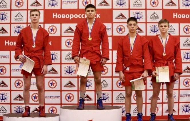 Бийчанин Денис Дружинин  стал победителем юношеского первенства России. Серебро завоевала Алина Скрипачёва из Мамонтовского района