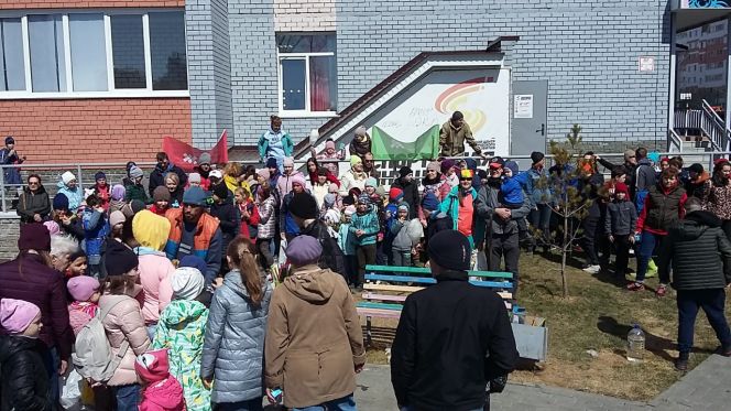 Итоги спортивного субботника в барнаульском квартале "Дружный": победили красные