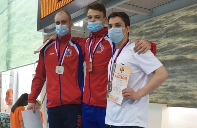 Чемпионат России по подводному спорту. Плавание в ластах. 800 м. Мужчины. Бийчане Яков Стрюков (слева) - серебряный призер, Константин Пахомов - чемпион страны