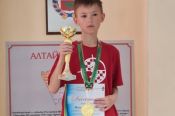 Восемь медалей завоевали шахматисты Алтайского края на «Кубке Алтая». Победителем турнира стал Артём Наземцев