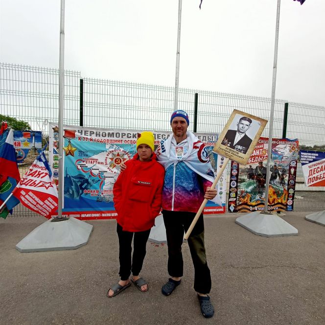 Барнаульцы Андрей Денисов и Никита Терещенко приняли участие в марафонском заплыве "Черноморский десант Победы"